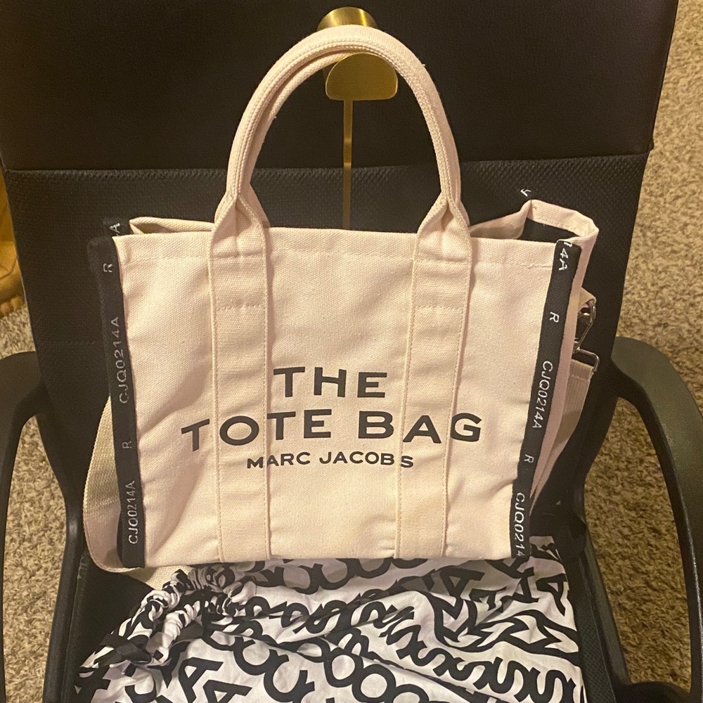Marc Jacobs Cream Tote Bag - Picture 2 of 4